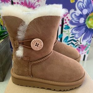 Brand New Toddler Bailey Button Ugg Boots